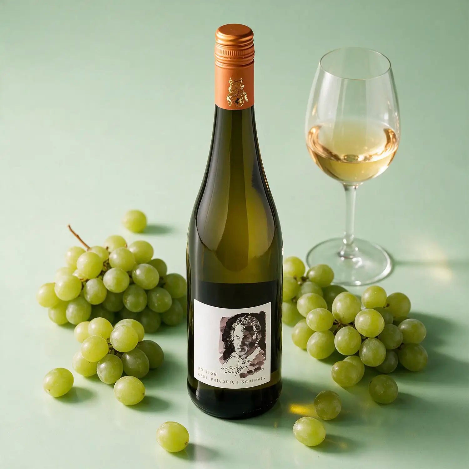 neuruppin-online-wein-edition-schinkel-weiss-750ml-vorderseite-glas-trauben-02